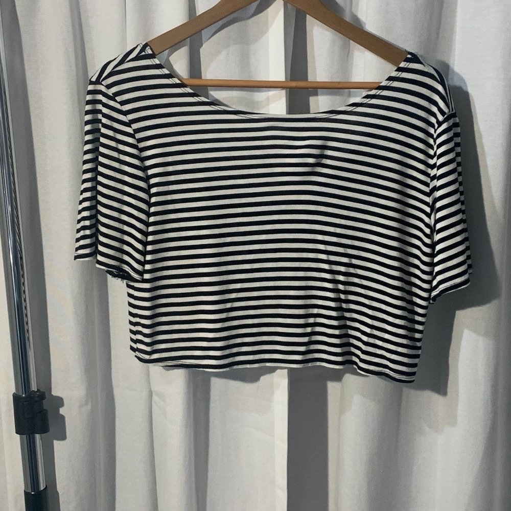 Open-back striped Crop Top
